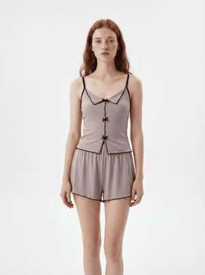 Կանացի Բանտերով Շապիկ Կիսատաբատով